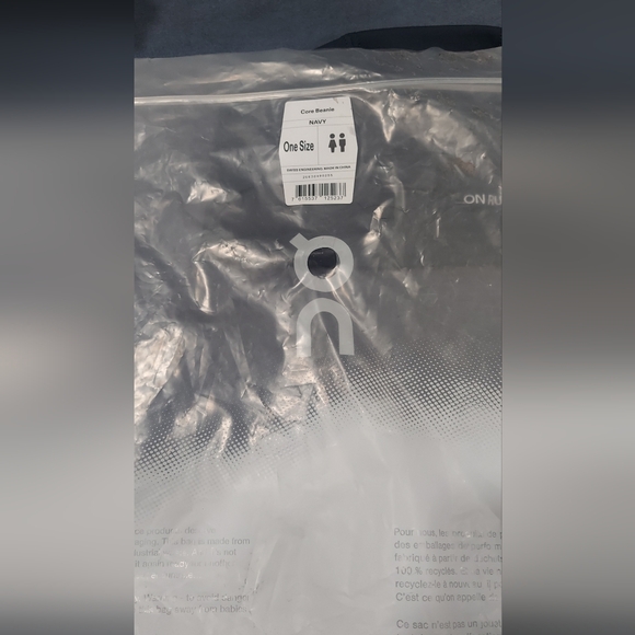 On Running Core Beanie - Picture 8 of 8